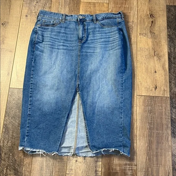 Torrid Plus Midi Denim Long Front Split Jean Skirt Raw Hem Size 18 - Picture 2 of 10